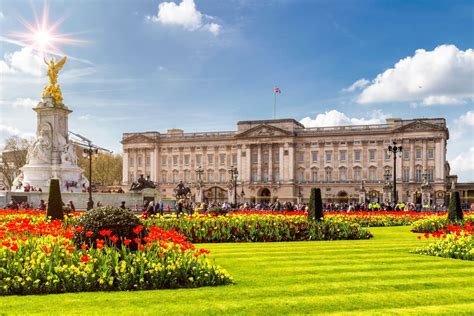 Buckingham Palace .